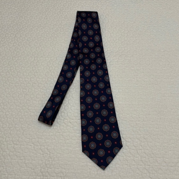 Christian Dior Navy Classic Medallion 100% Silk Tie—Great Looking! Excellent EUC - Picture 3 of 10